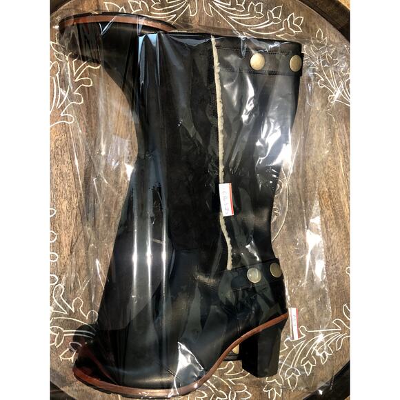 Women's Black Leather Insulated Timberland Boots - Picture 10 of 10